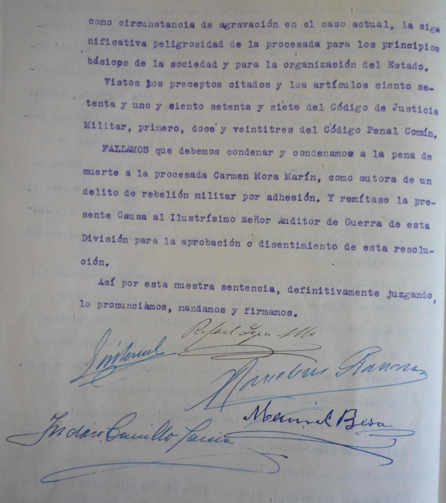 Texto de la sentencia Procedimiento sumarísimo de urgencia nº29 contra Carmen Mora Martin, que resultó condenada a muerte y pasada por las armas.